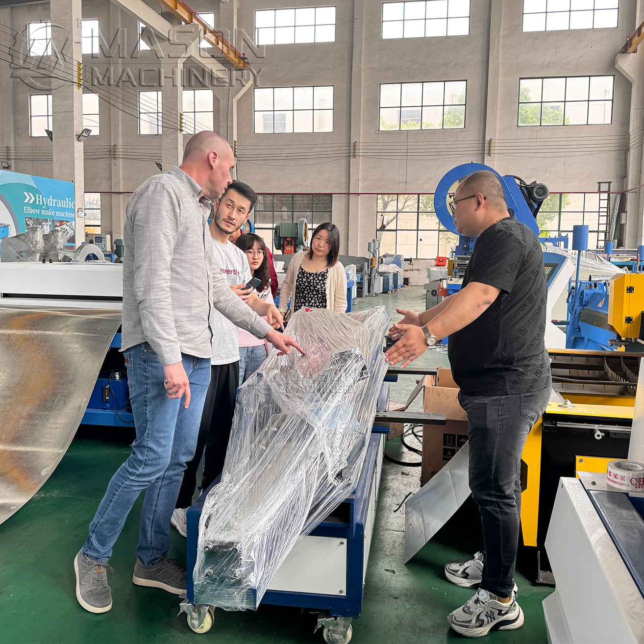 Russian customers visited our air duct machine factory
