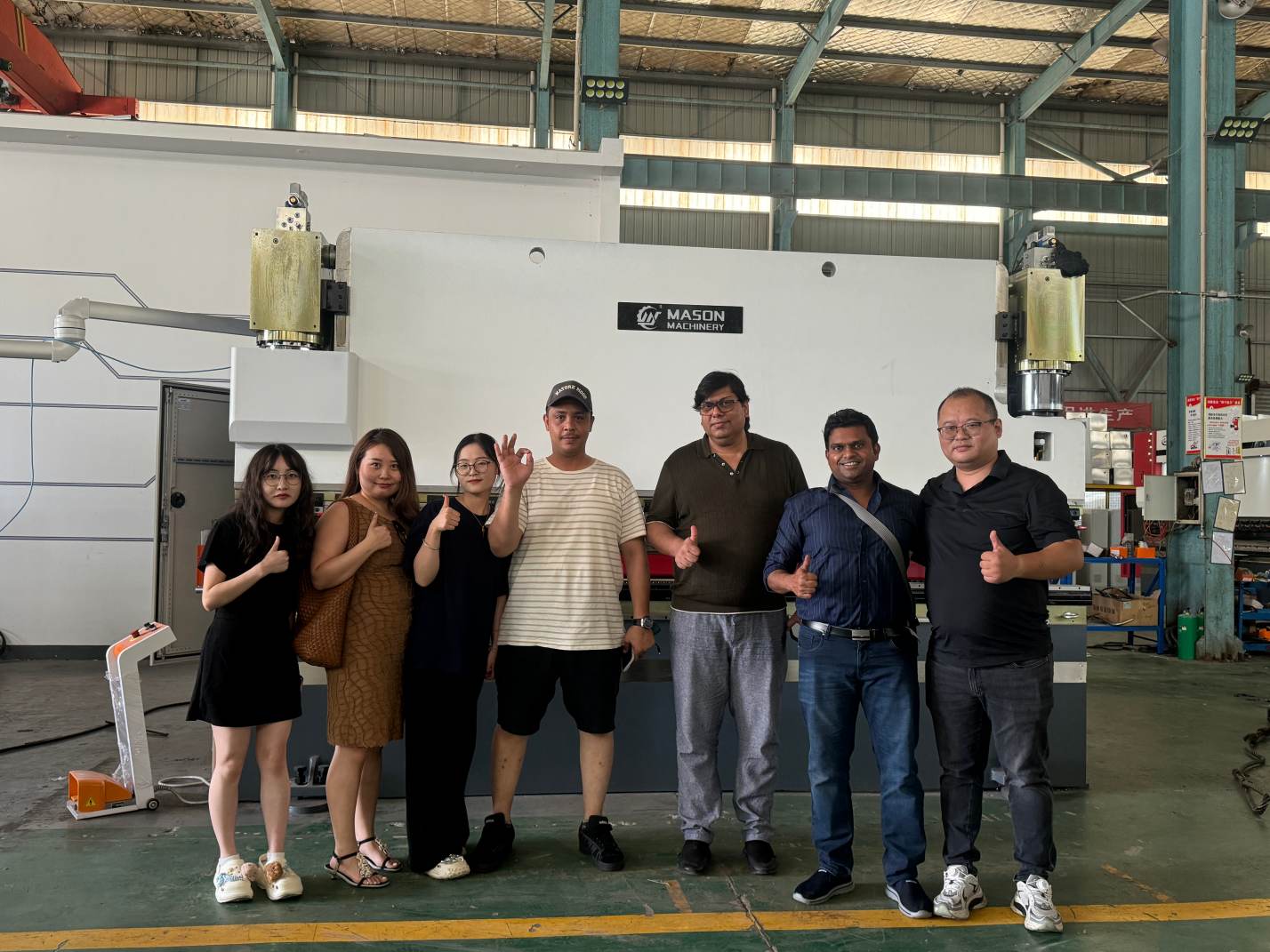 Middle East customers came to our company to inspect the machine